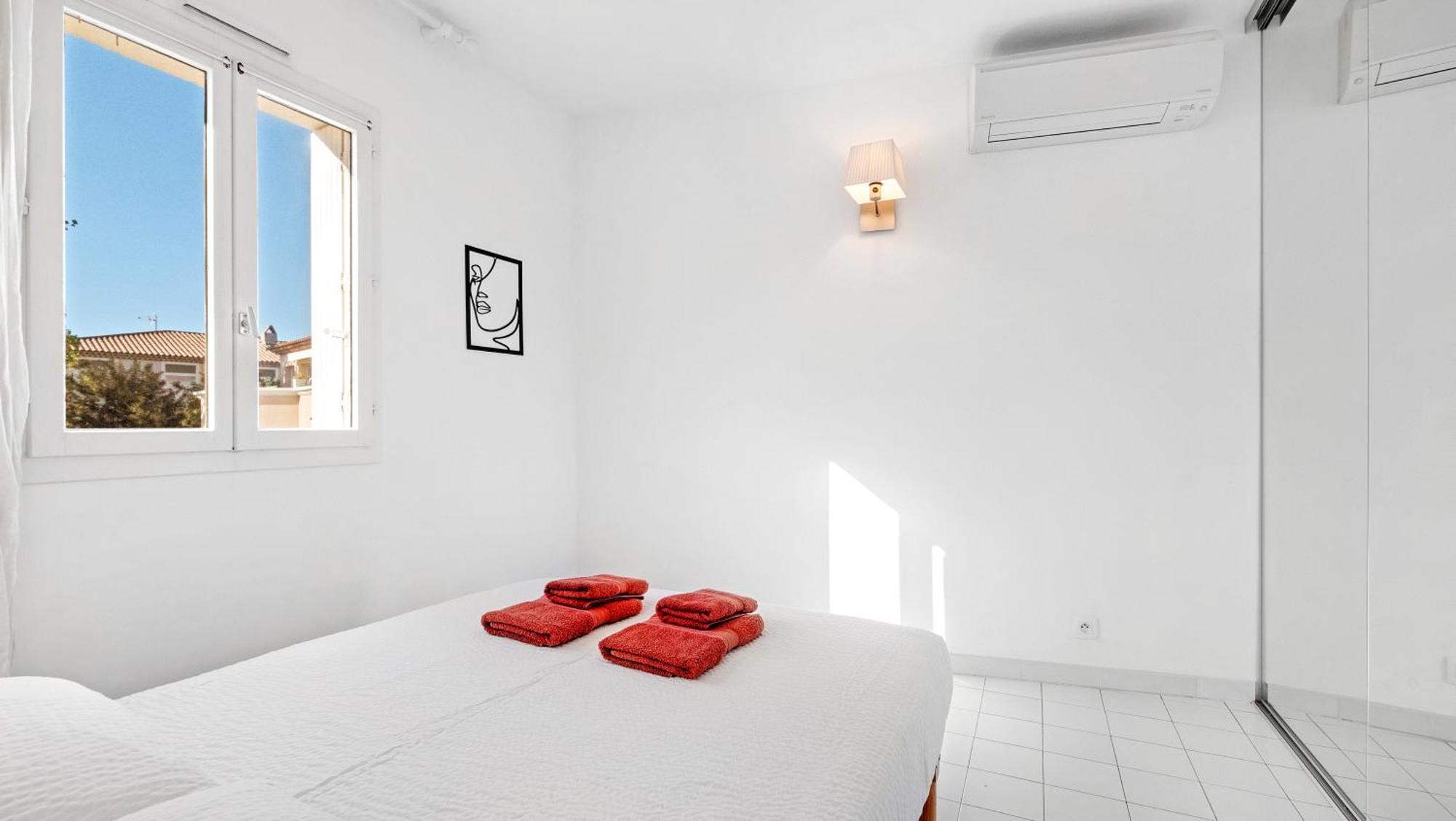 Casa Nostra, Port-Grimaud, Vue Sur Les Canaux Extérieur photo