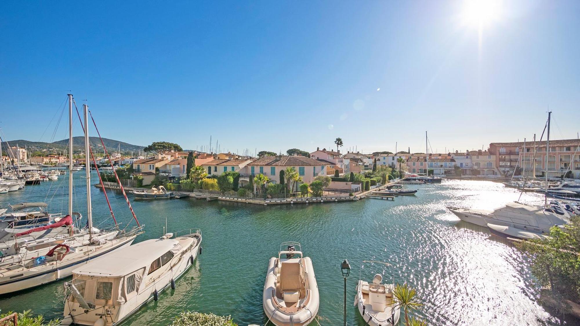 Casa Nostra, Port-Grimaud, Vue Sur Les Canaux Extérieur photo